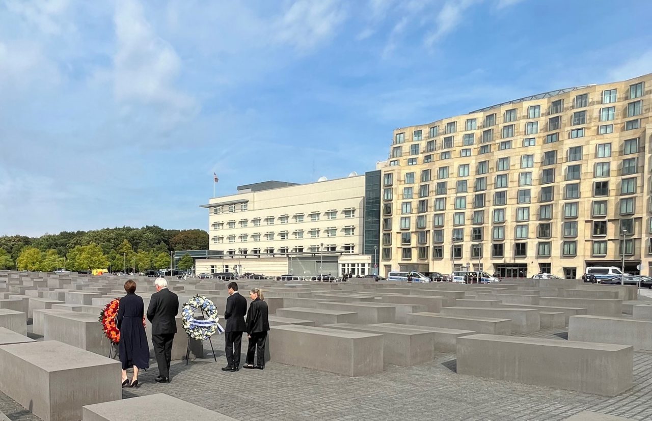 20220906 wreath-laying H.E.Herzog Federal President Steinmeier 10 4 1