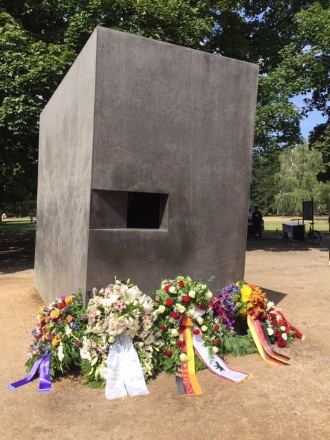 Silent remembrance at the Memorial to the Homosexuals Persecuted under National Socialism