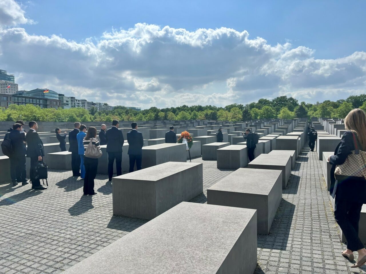 2023 05 25 Nikos Christodoulides Stelenfeld Holocaust-Denkmal Kranzniederlegung