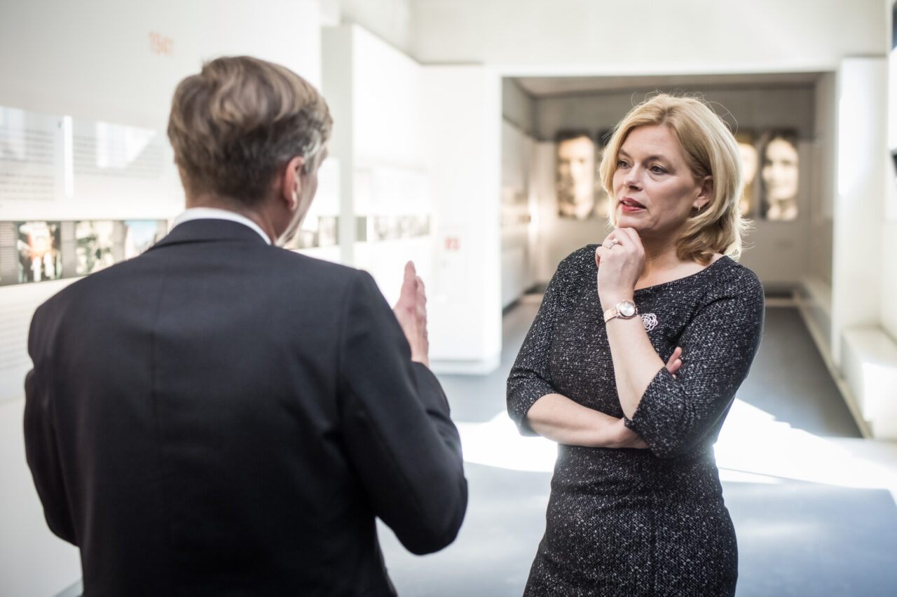 Besuch von Bundestagspräsidentin Julia Klöckner am Holocaust-Denkmal