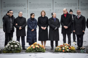Gedenken am Denkmal für die im Nationalsozialismus ermordeten Sinti und Roma Europas © Stiftung Denkmal, Foto: Marko Priske