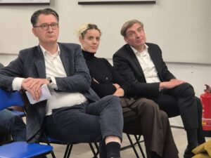 13. Mai 2026, Anklam: Dr. Dr. Jochen Schmidt, Leiter der Landeszentrale für politische Bildung Mecklenburg Vorpommern, Uwe Neumärker, Anna Menzel, Schauspielstudentin an der Hochschule für Musik und Theater Rostock und Direktor der Stiftung Denkmal, Fotos: © Stiftung Denkmal für die ermordeten Juden Europas