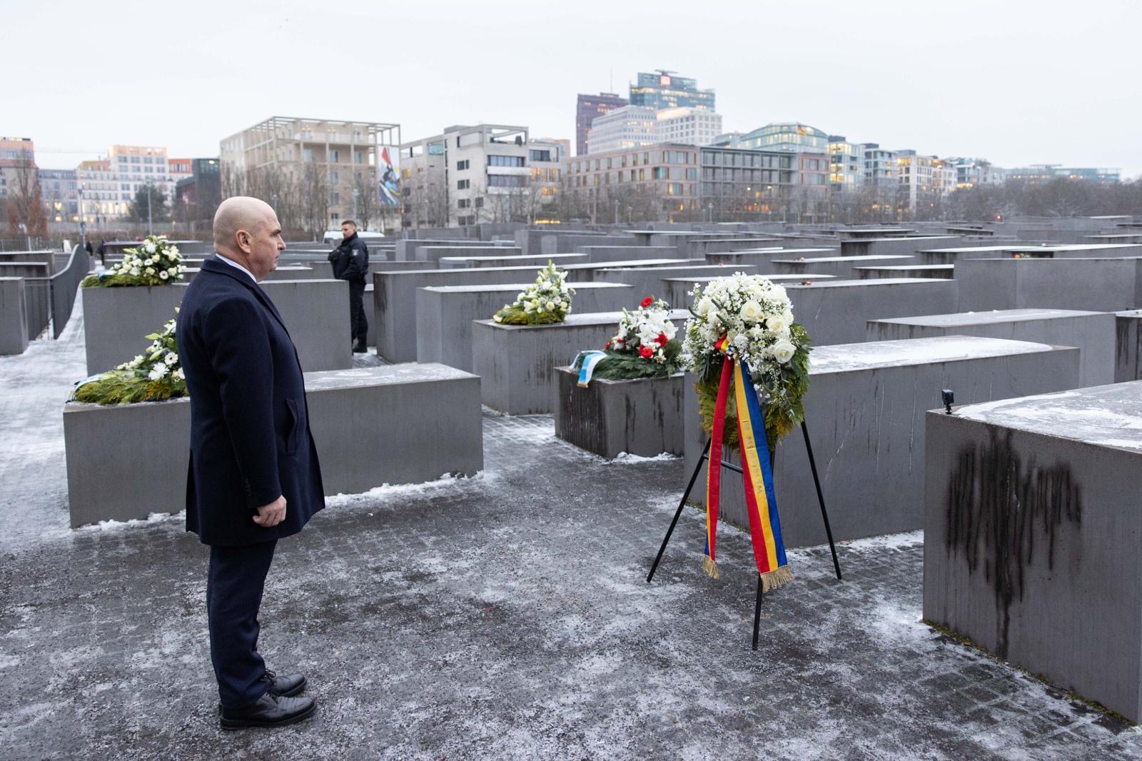 Prime Minister of Romania, Ilie Bolojan, pays his respects at the Memorial and visits the exhibition