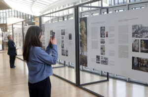 Blick in die Ausstellung © Landtag NRW/Bernd Schälte