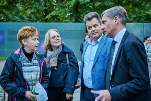 v. links: Petra Pau, Jürgen Dusel (Beauftragter der Bundesregierung für die Belange von Menschen mit Behinderungen) u. Uwe Neumärker, © Stiftung Denkmal, Foto: Mike Schmidt