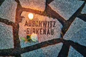In der Nacht vom 2. auf den 3. August 1944 ermordeten die SS-Angehörige die verbliebenen 4.300 Sinti und Roma in den Gaskammern von Auschwitz-Birkenau, © Stiftung Denkmal, Foto: Mike Schmidt