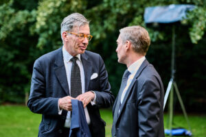 Christian Heldt (Sonderbeauftragter für Beziehungen zu jüdischen Organisationen, Antisemitismusfragen, internationale Angelegenheiten der Sinti und Roma und Holocaust-Erinnerung im Auswärtigen Amt) u. Uwe Neumärker, © Stiftung Denkmal, Foto: Mike Schmidt