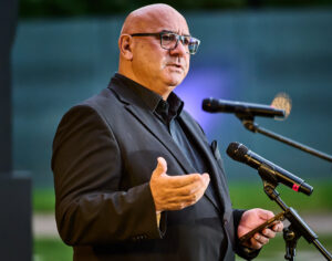 Daniel Strauß, Vorsitzender von RomnoKher,Karen Margolis, © Stiftung Denkmal, Foto: Mike Schmidt