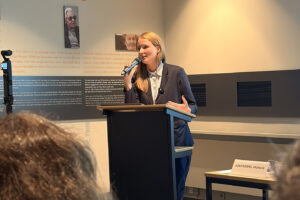 Erinnerung an die Massenerschießung in Kamenez-Podolsk, Bozhena Kozakevych © Stiftung Denkmal