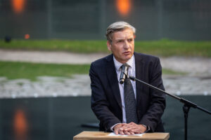 Gedenken am 2. August 2026, am Denkmal für Sinti und Roma, Uwe Neumärker © Stiftung Denkmal, Foto Thomas Rafalzyk