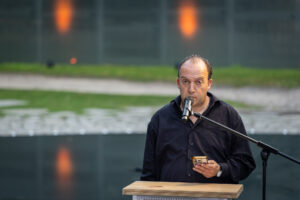Gedenken am 2. August 2026, am Denkmal für Sinti und Roma, Daniel Weltlinger © Stiftung Denkmal, Foto Thomas Rafalzyk