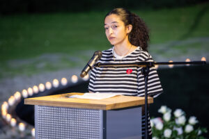 Gedenken am 2. August 2026, am Denkmal für Sinti und Roma, Estera Sara Stan © Stiftung Denkmal, Foto Thomas Rafalzyk