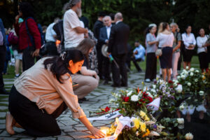 Gedenken am 2. August 2026, am Denkmal für Sinti und Roma © Stiftung Denkmal, Foto Thomas Rafalzyk