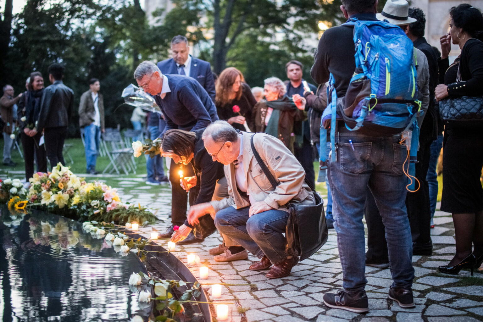 Gedenken Am Sinti und Roma Denkmal Gemeinsam Mit Der berlebenden 