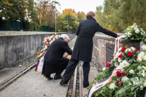 Gedenken am Mahnmal Gleis 17 im Oktober 2021 (121)