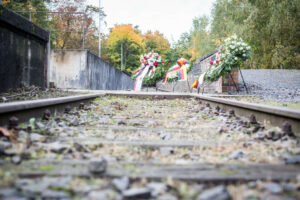 Gedenken am Mahnmal Gleis 17 im Oktober 2021 (2)