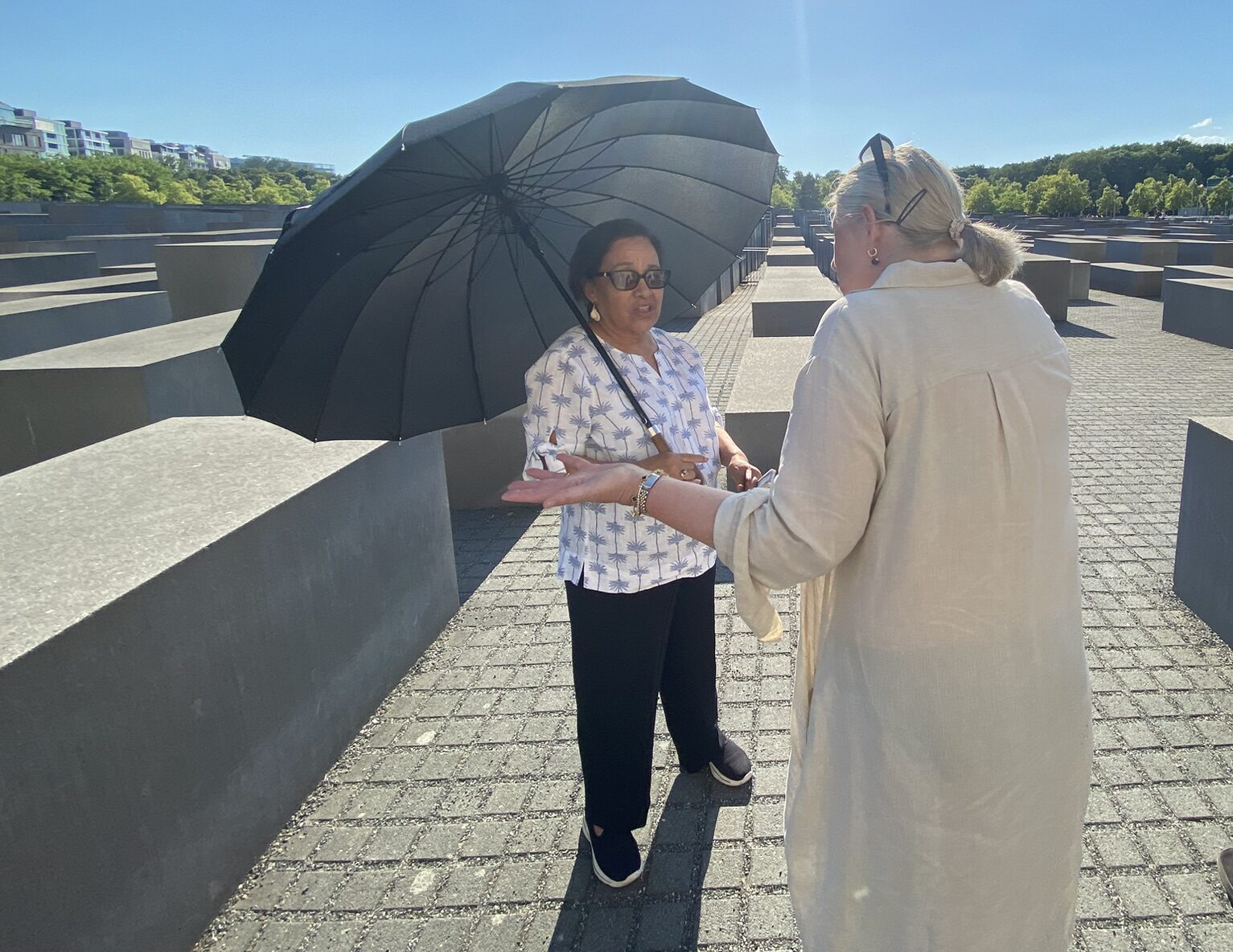 Präsidentin der Republik der Marshalllinseln besucht Berliner Holocaust-Denkmal