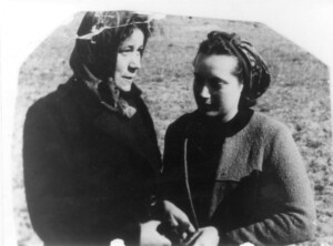 02 Frau Pulver Dora Hauptman Pfingsten 1945 YV 4002 1