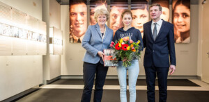 Kulturstaatsministerin Monika Grütters, Schülerin Daniela Horn und Uwe Neumärker, Direktor Stiftung Denkmal, Foto: Marko Priske