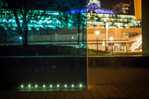 Beleuchtetes Denkmal, Foto Marko Priske