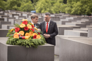 Berlin, 5. Juni 2025, Israelischer Außenminister und Deutscher Außenminister am Holocaust-Denkmal © Stiftung Denkmal, Marko Priske