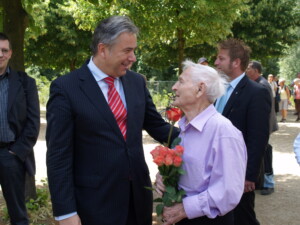 Rudolf Brazda und Klaus Wowereit © Stiftung Denkmal