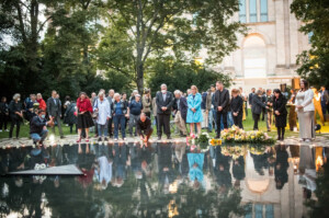 Gedenken am Sinti und Roma Denkmal am 2. August 2021 © Stiftung Denkmal, Foto Marko Priske (124)