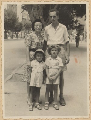 Walter, Leonie und die Kinder Michael und Uri 1949 in Tel Aviv © Jüdisches Museum Berlin, Schenkung Leonie und Walter Frankenstein